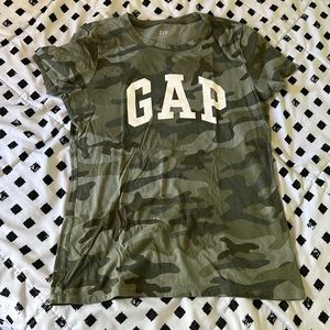 gap army green patterned camo t shirt